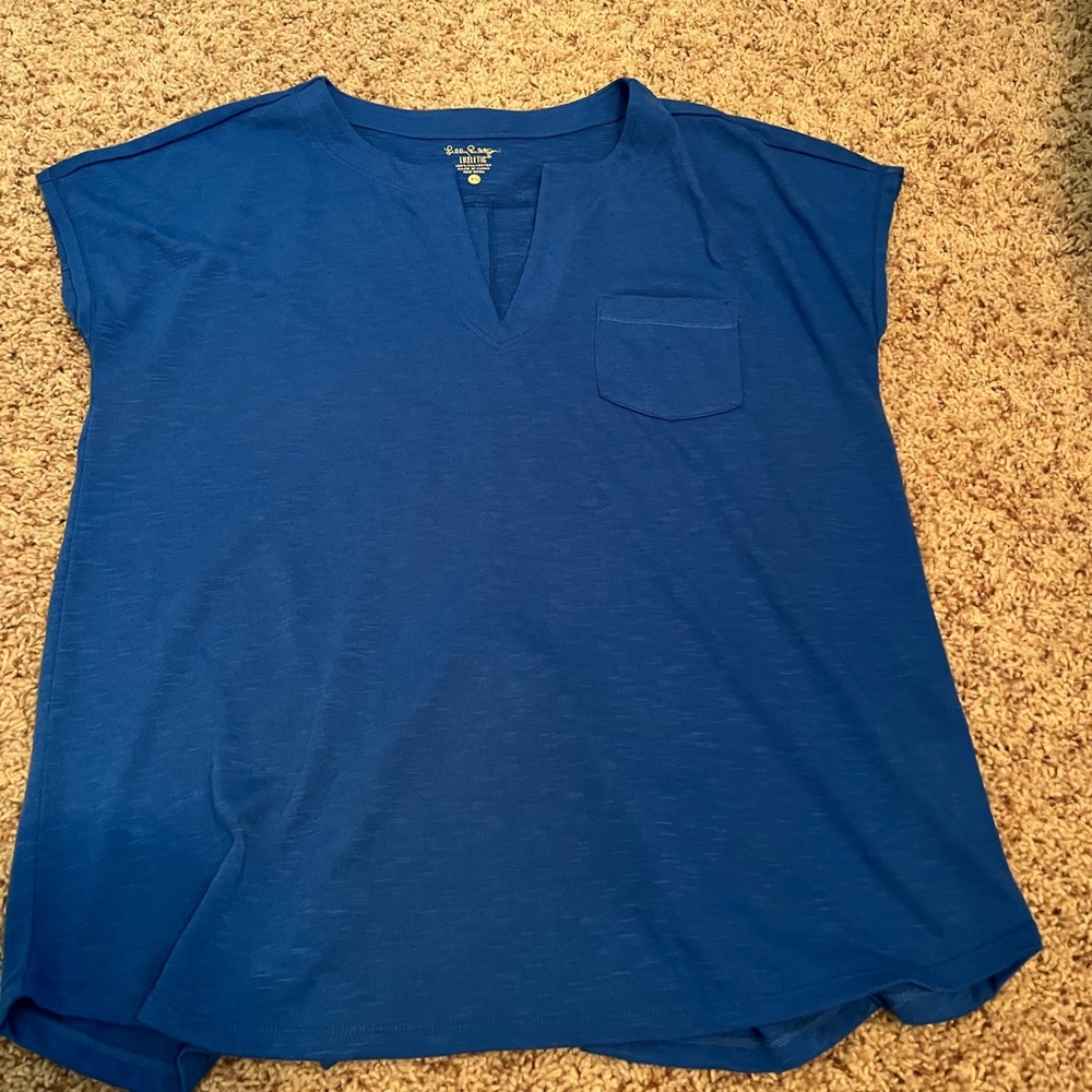 EUC Lilly Pulitzer vneck tshirt. Size XS